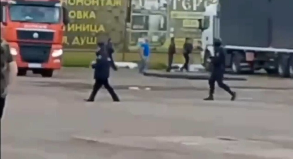Монтировали всю эту фиговину на фуры на территории России