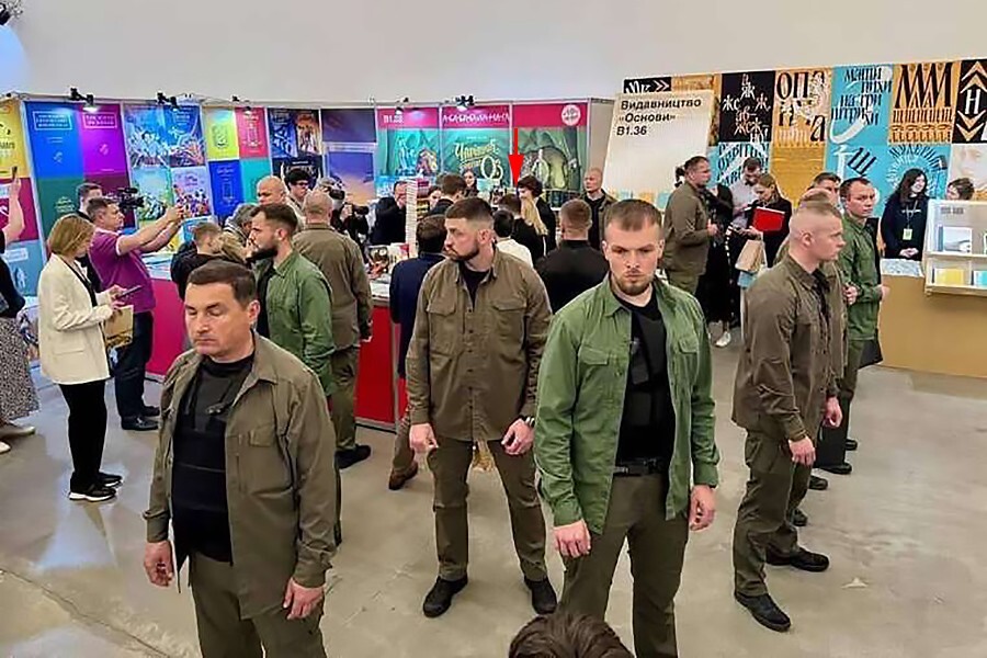 Чего боится просроченный "президент" с во-о-от таким рейтингом?