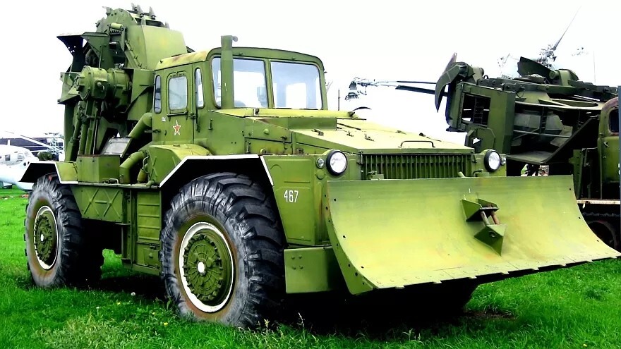Специальное шасси КЗКТ-538ДК с экскаваторным оборудованием