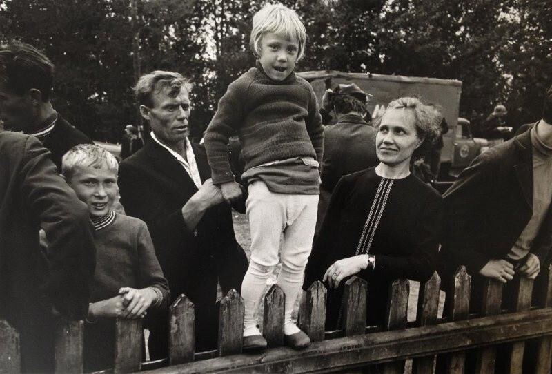 Девочка на заборе, 1968.
