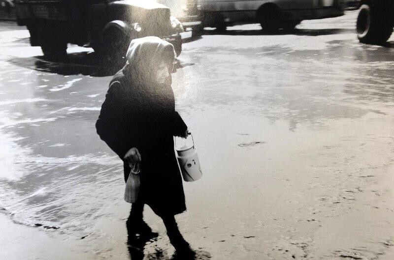 Женщина с бидоном, 1970.