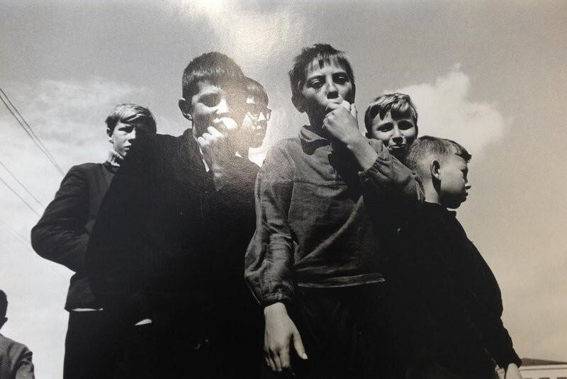 Мальчишки с яблоками, 1975.