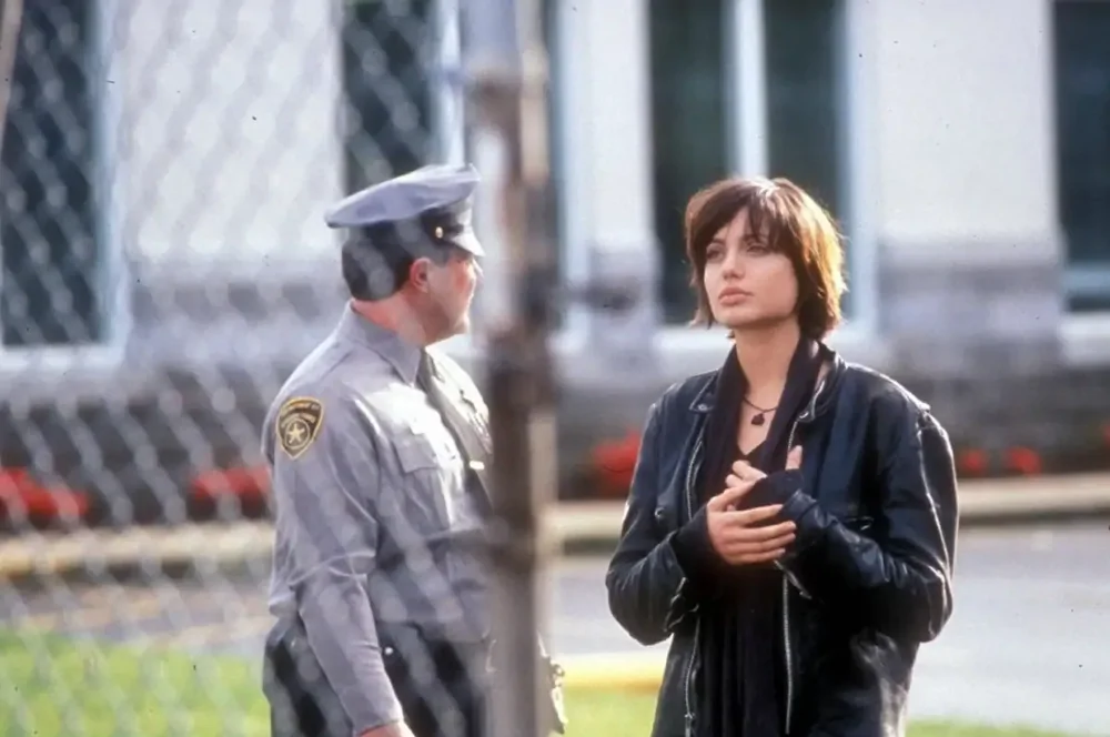 Ложный огонь (1996) — первая драматическая роль