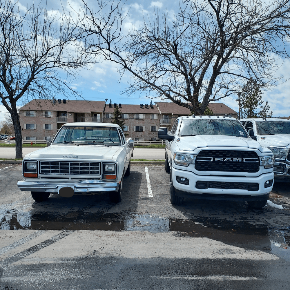 20. Dodge 3500 с разницей в 38 лет