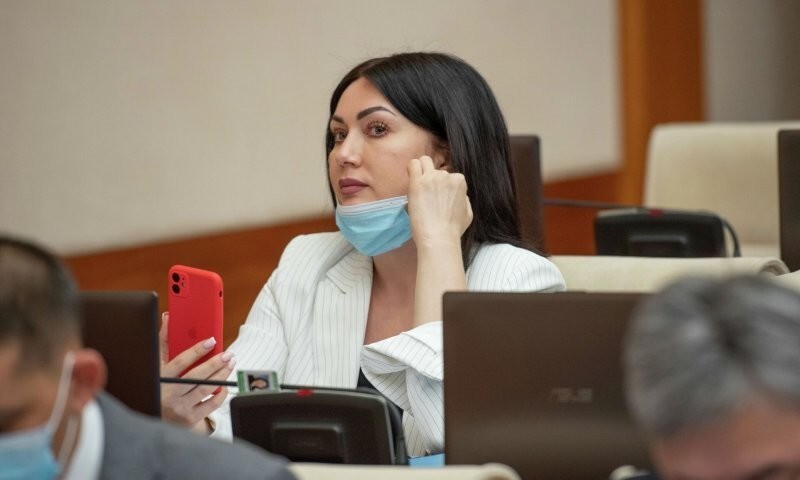 «Наш второй родной язык — казахский»: депутат о разнице русских в Казахстане и России