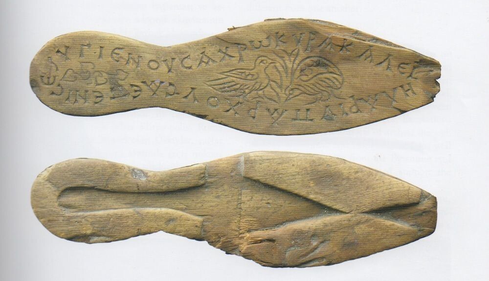 1. Женские сандалии возрастом 1500 лет