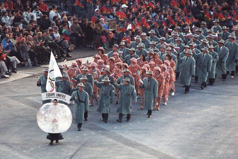 Олимпийская сборная "СНГ" под белым Олимпийским флагом, 1992 год.