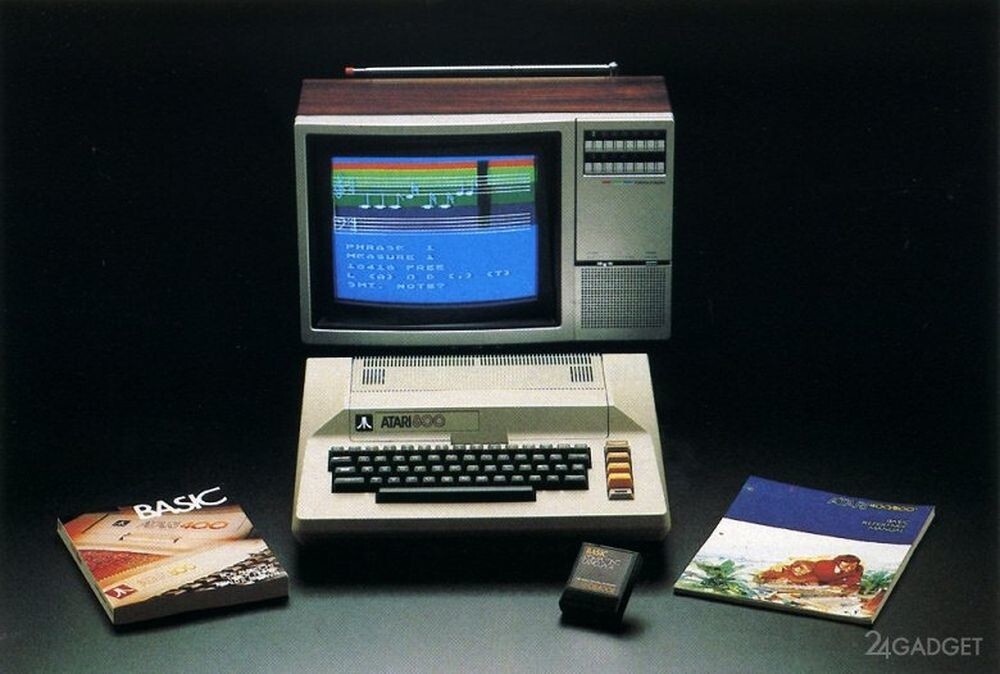 Энтузиаст создал копию компьютера Atari размером с монету (3 фото)