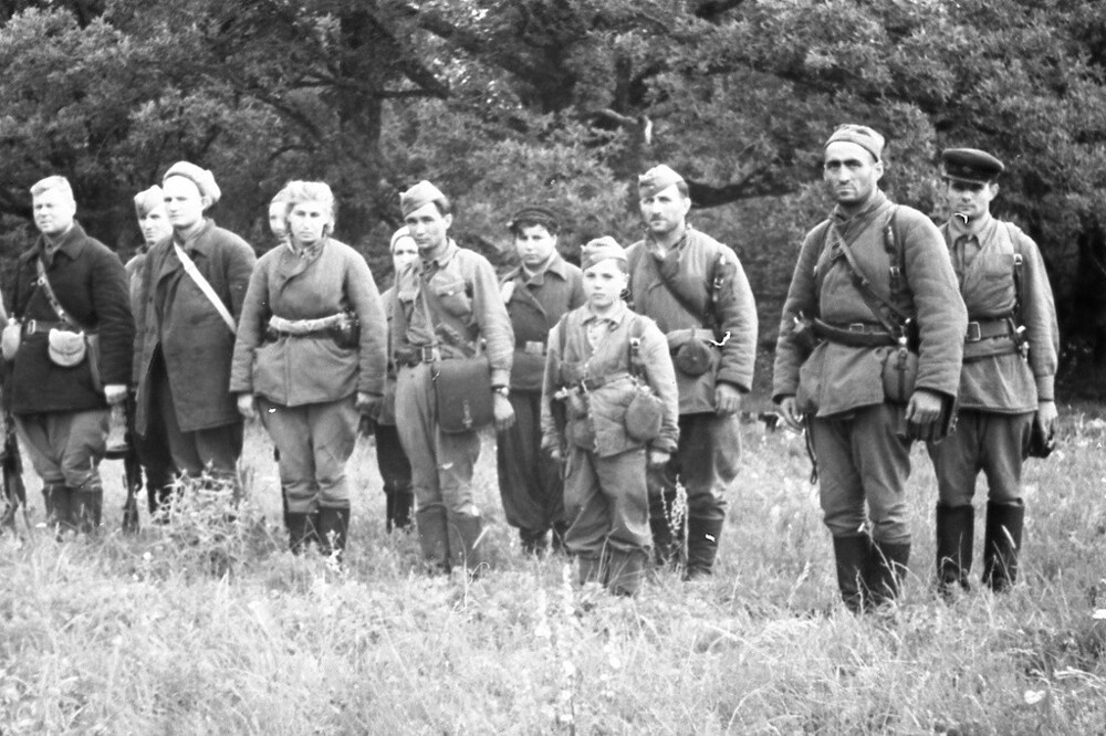 Принятие присяги партизанами. 1943 год.