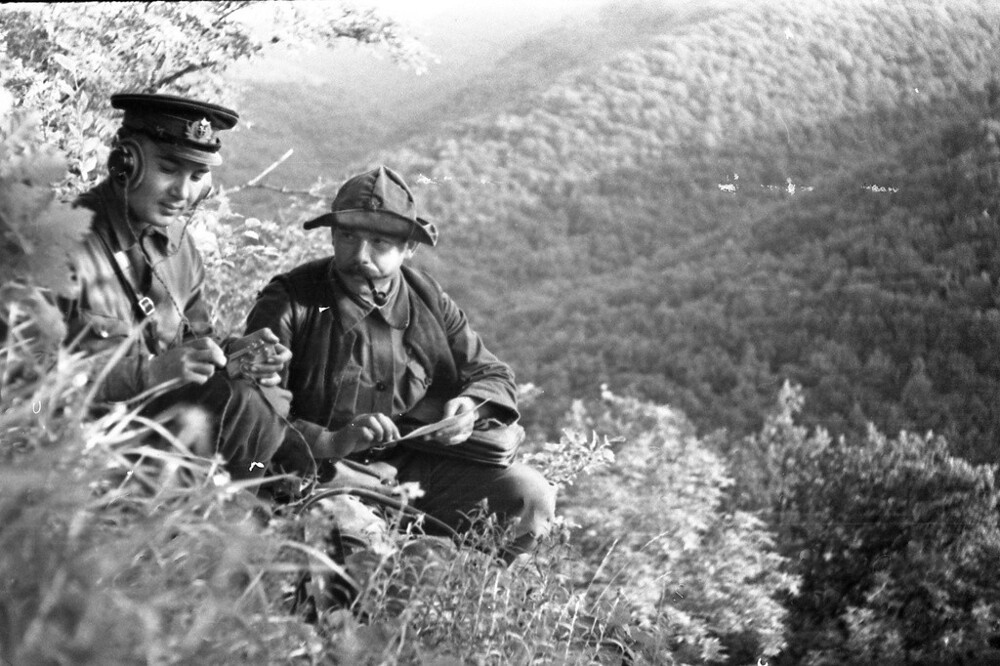 Радист-разведчик Степан Выскубов и Емельян Колодяжный. 1943 год.
