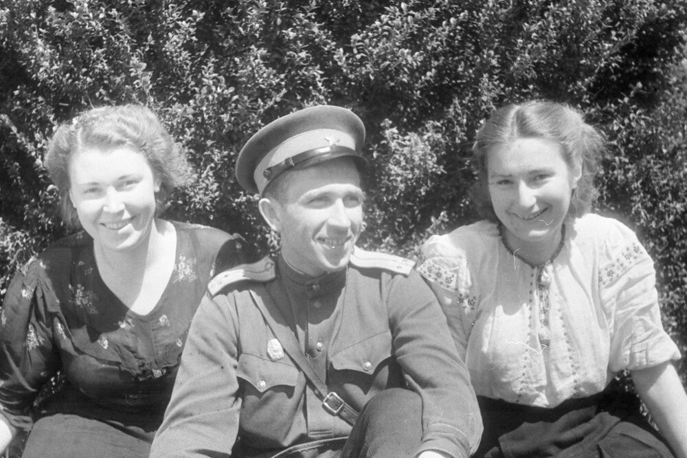 Апрель 1944 года.