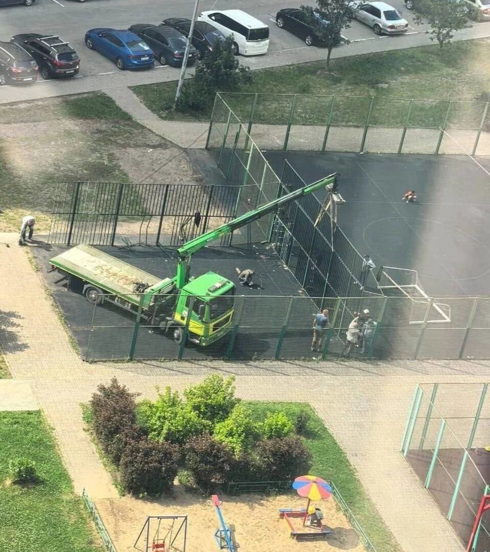 Шестиугольная футбольная площадка в Подмосковье