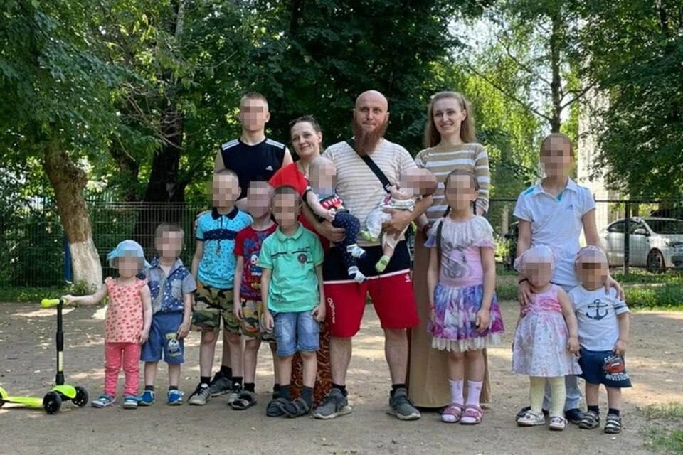 "Закрой глаза": дочь многоженца Сухова обвинила своего отца в сексуальных домогательствах