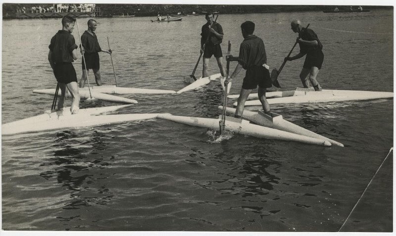 На водных лыжах. Парк культуры. Е. Лангман, 1930-е годы.