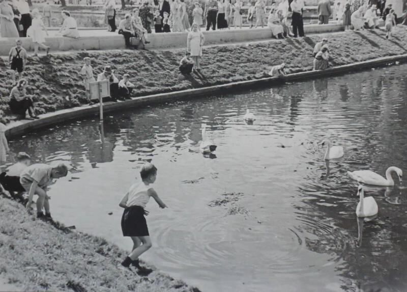 В ЦПКиО. Л. Бергольцев, 1957 год, Москва