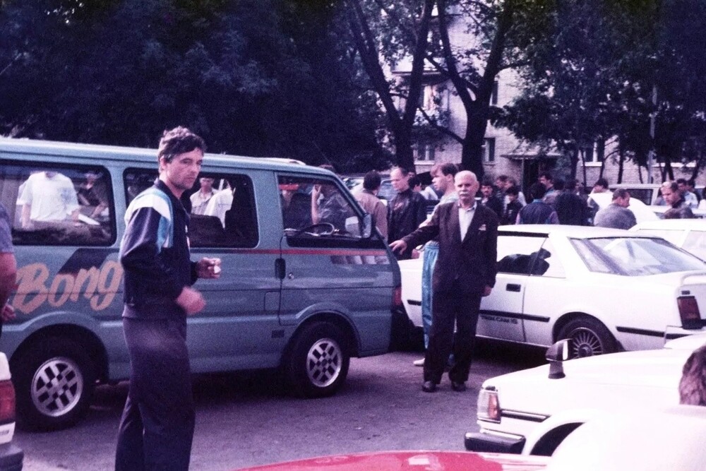 Владивосток, 1992 г. Рынок японских автомобилей на ул. Ильичёва