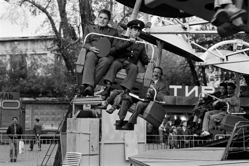 В увольнении. Парк Горького. Москва 1992г.