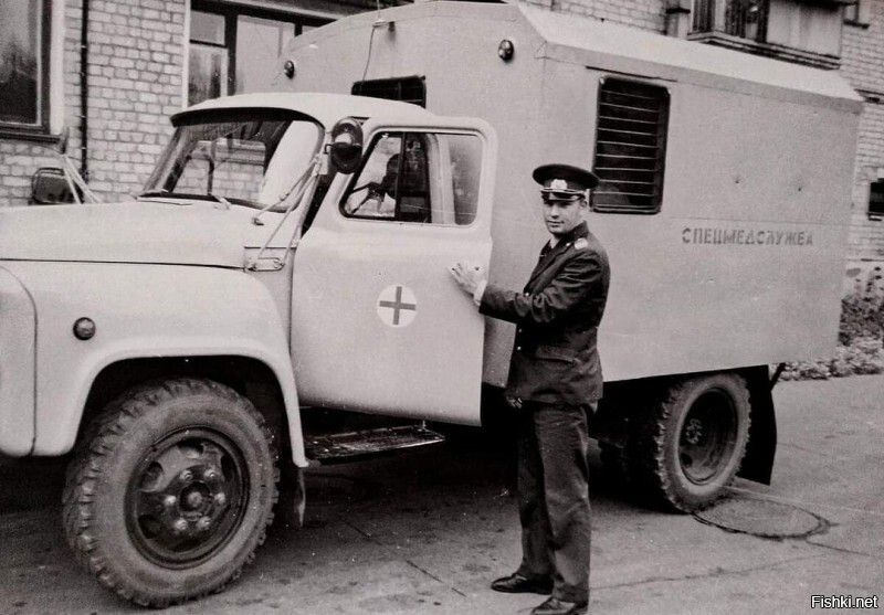 Автомобиль спецмедслужбы на шасси ГАЗ-52-01