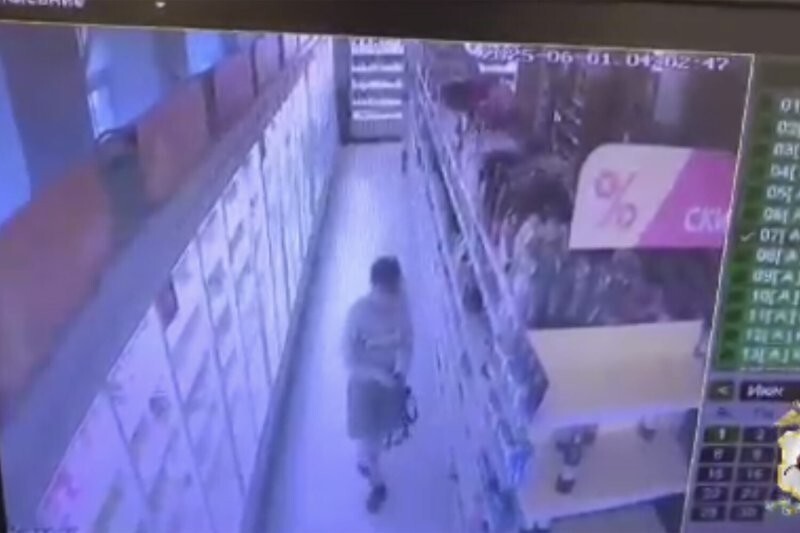 В Арзамасе подросток проник ночью в продуктовый магазин и украл 12 банок кофе