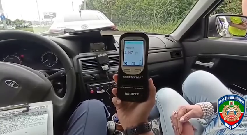 Напрудила в штаны и рвалась за руль: в Казани задержали пьяную автоледи