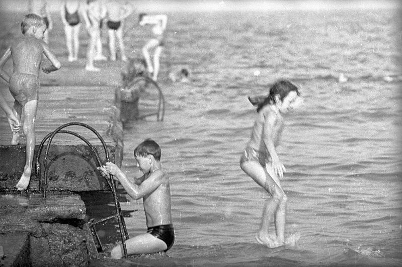 На море. 1970-е. Автор: Виктор Ершов.