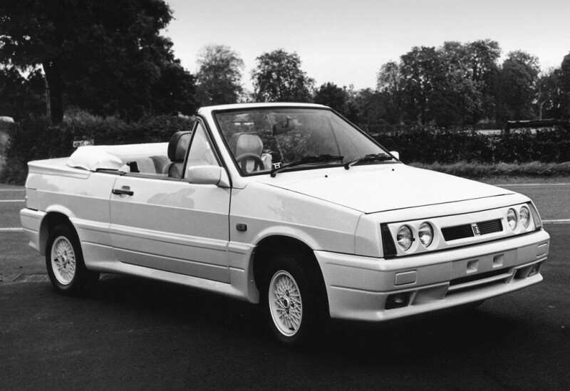 Праворульный кабриолет Lada Samara San Remo, подготовленный для автосалона в Бирмингеме 1990 года. 