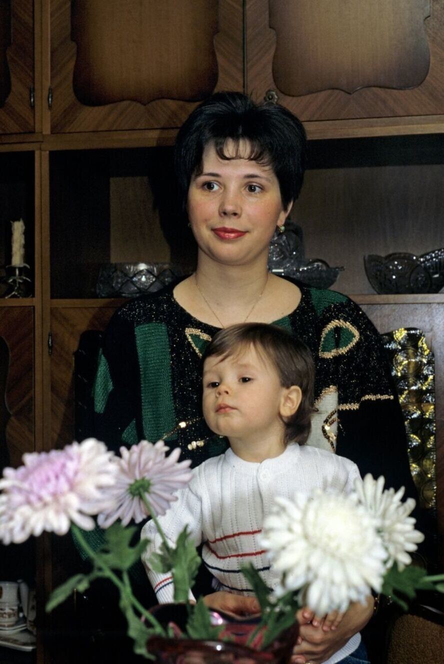 Дочь Юрия Гагарина - Галина, с сыном Юрой, Москва 1991 год.