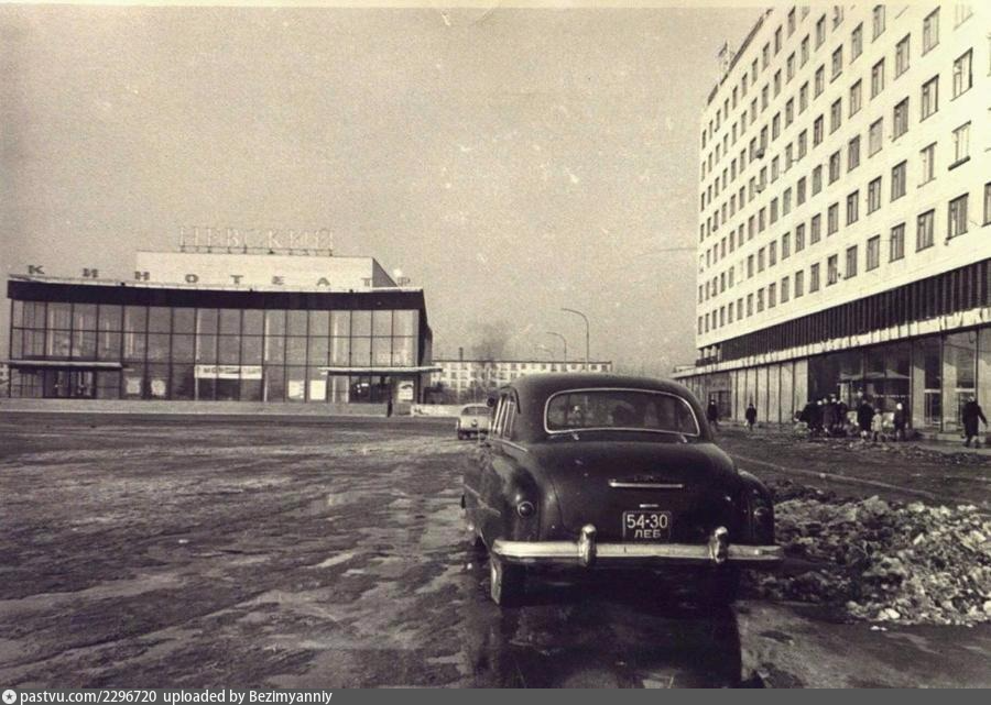 И снова Невский район города. На этот раз - Народная улица и вид на кинотеатр "Невский".
