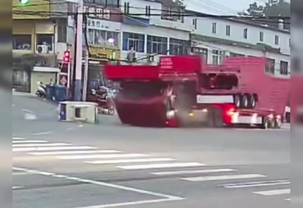 В Китае произошло самое странное ДТП, которое вы когда-либо видели