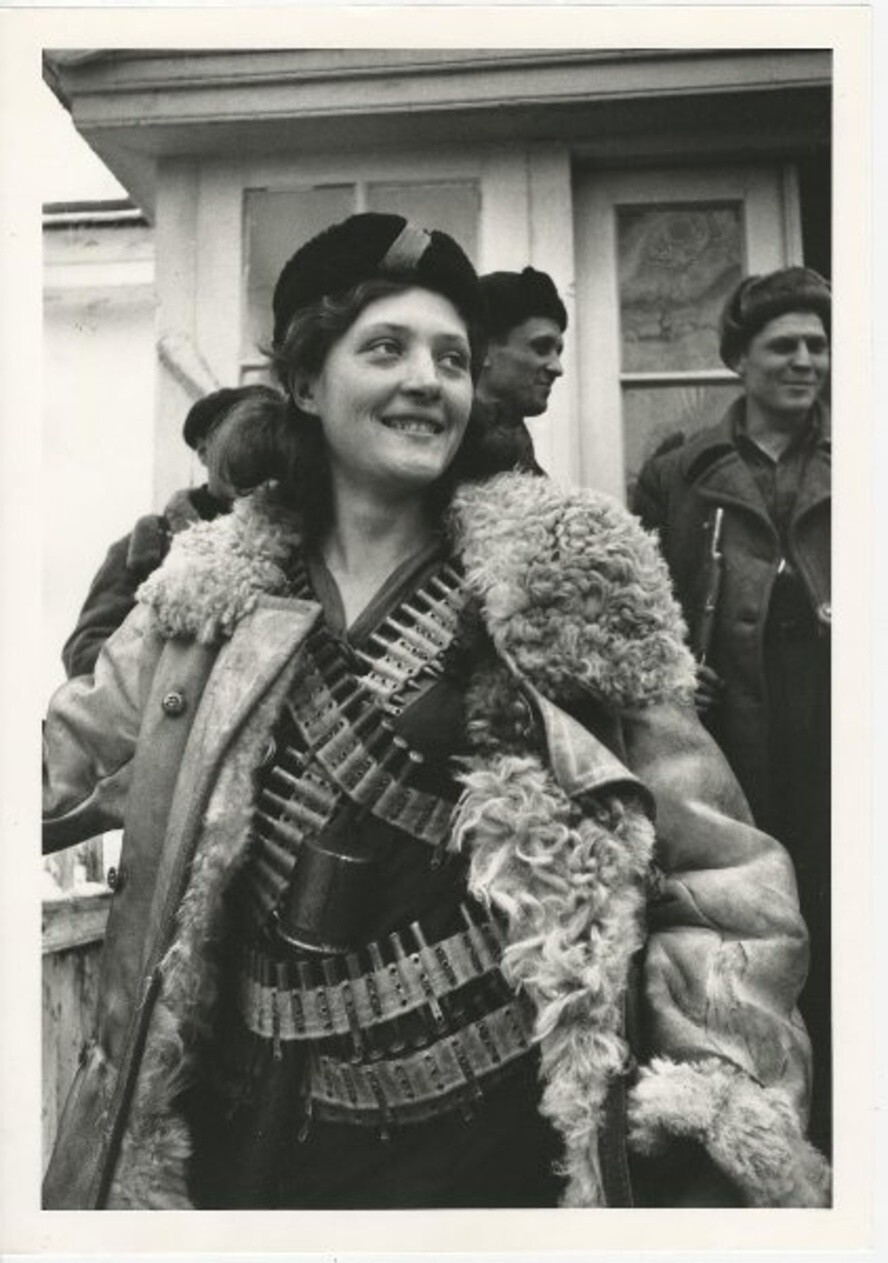 Партизанка. 1943 год. Автор: Аркадий Шайхет.