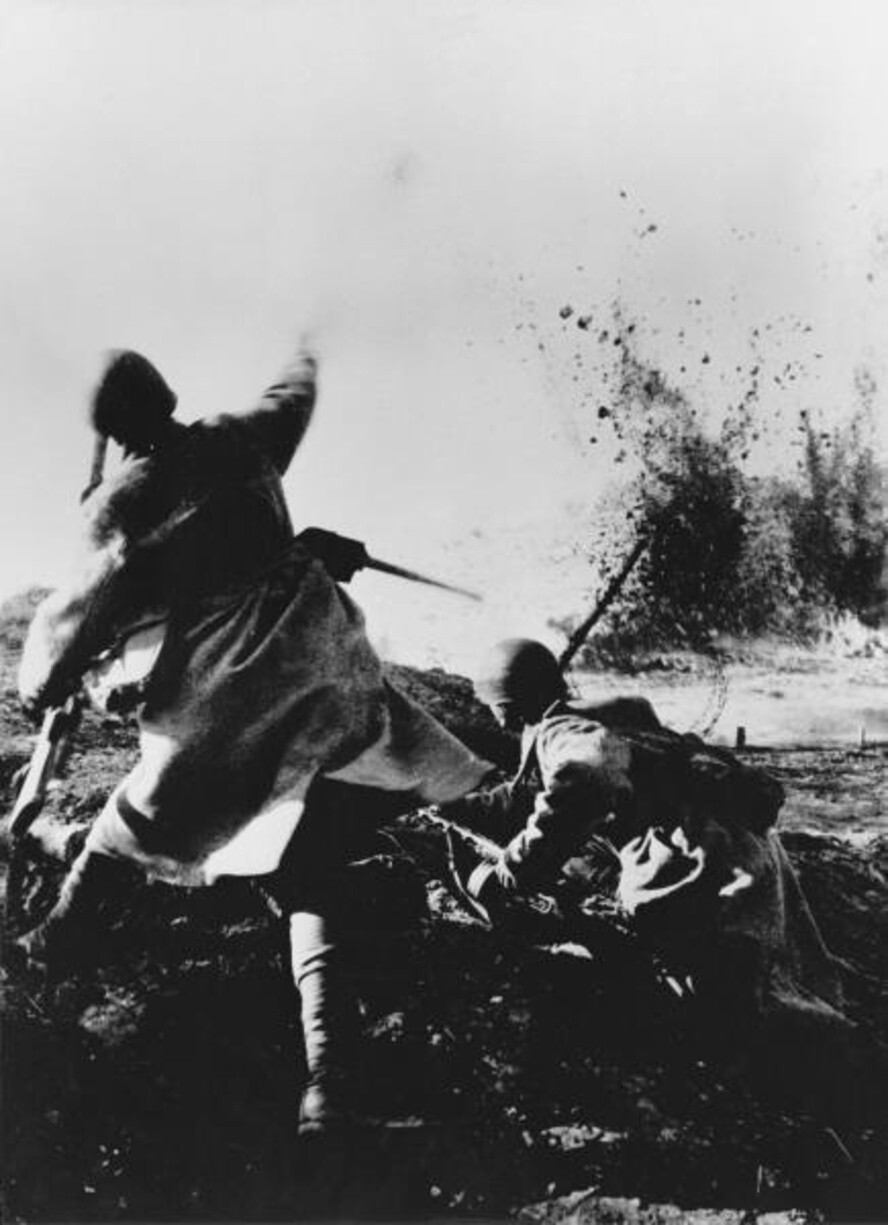 Ближний бой. 1942 год. Автор: Дмитрий Бальтерманц.