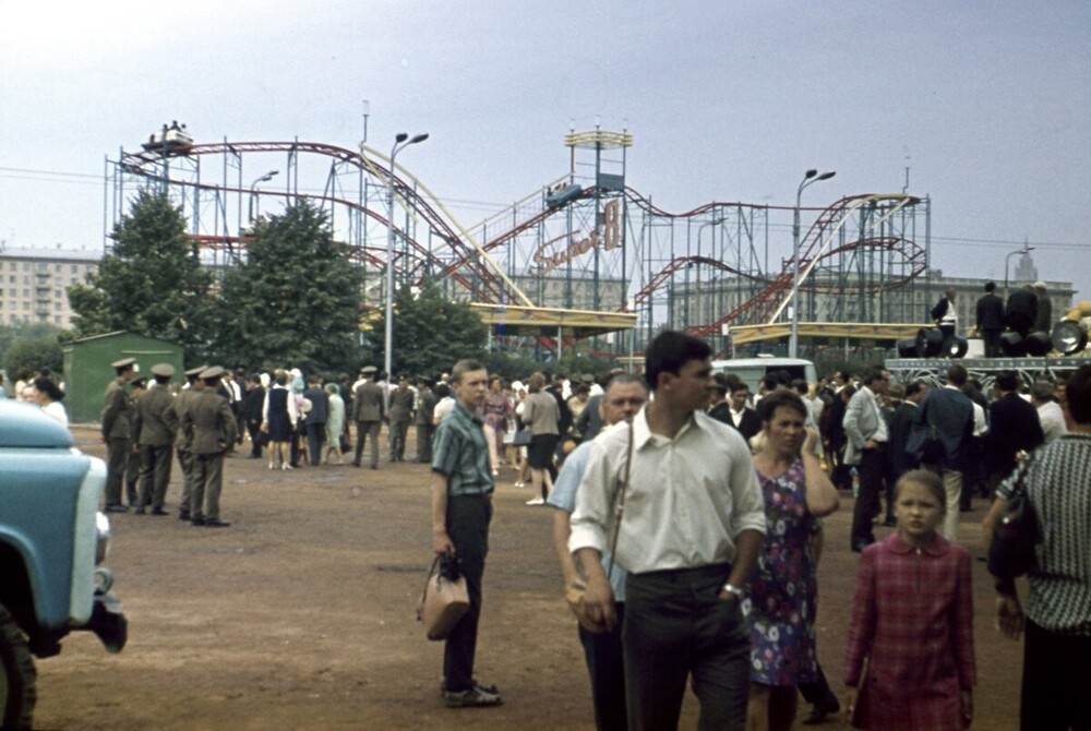 В 1971 году в ЦПКиО имени Горького открылась выставка "Аттракционы-1971".