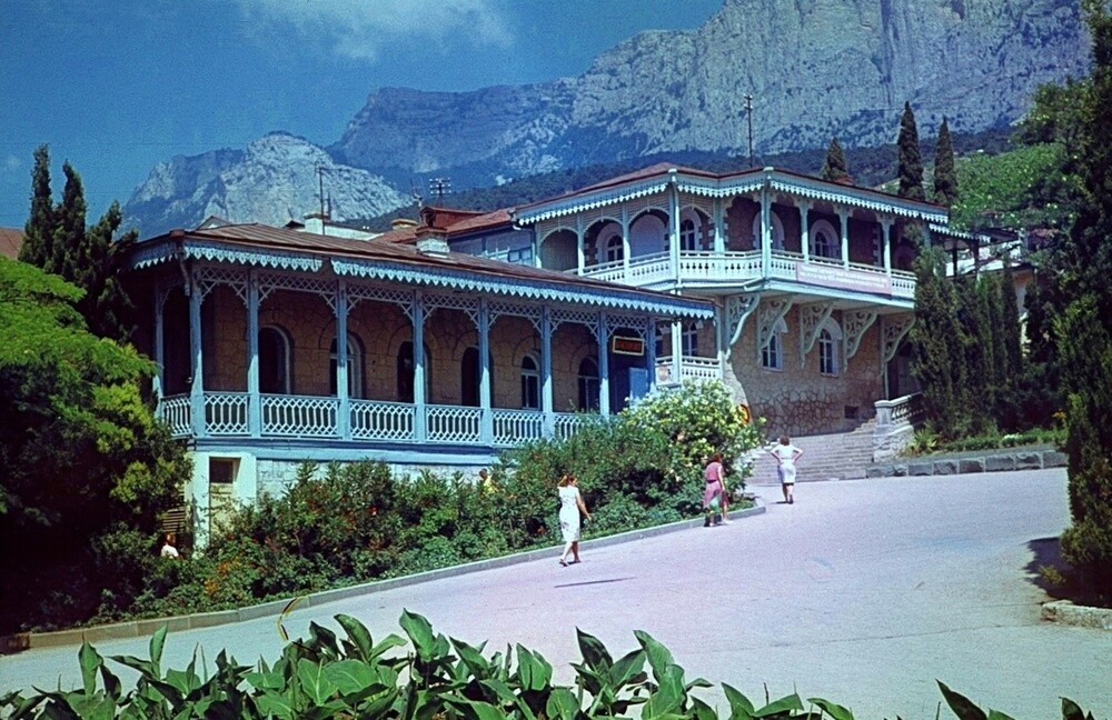 Площадь Ленина в Алупке
