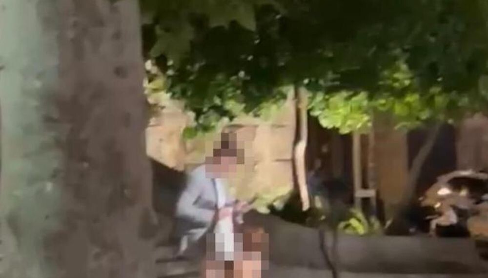 Туристы занялись непотребством перед церковью в Европе