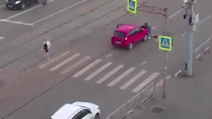 75-летний дед сбил нескольких пешеходов прямо на "зебре"