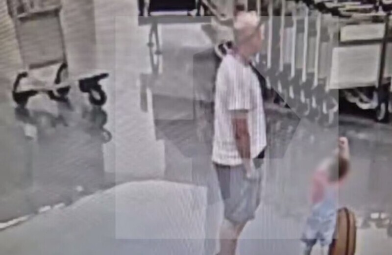 Мужчина поднял чужого двухлетнего ребёнка на руки и швырнул на пол
