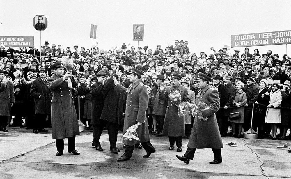 Встреча космонавтов. 1967 год. Автор: Валентин Хухлаев.
