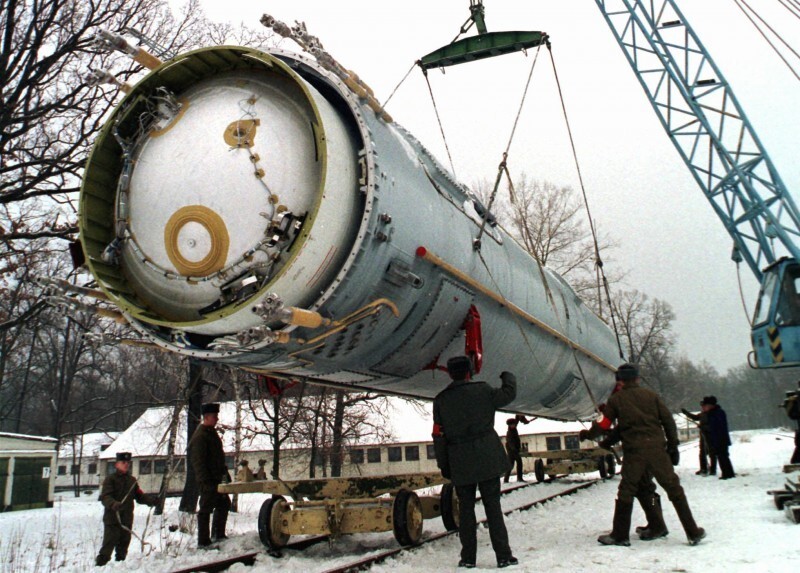Подготовка к уничтожению баллистической ракеты СС–19, 24 декабря 1997 года, Украина