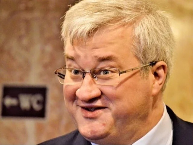 Дремлют дурни у дороги , снятся дурням перемоги! 