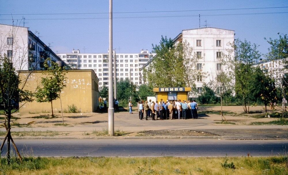 Пивной ларёк на улице Новинки в Коломенском