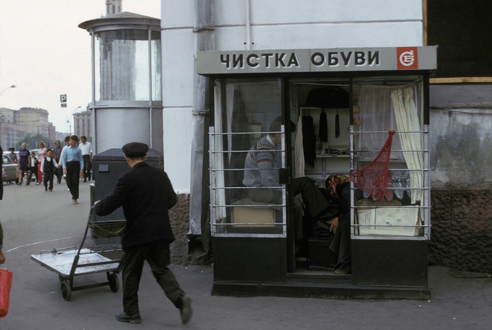 Перемещаемся к Ярославскому вокзалу, чтобы посмотреть на будку чистильщика обуви.