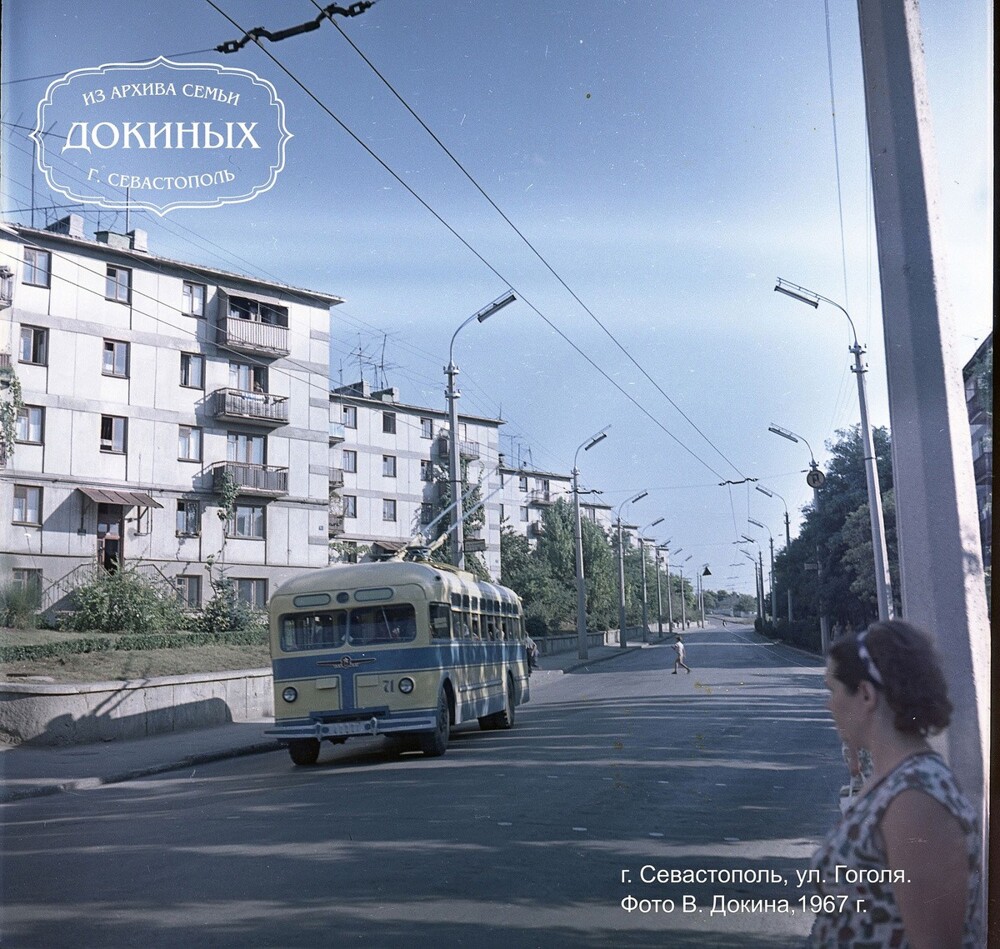 Севастополь. Троллейбус МТБ-82Д на улице Гоголя.