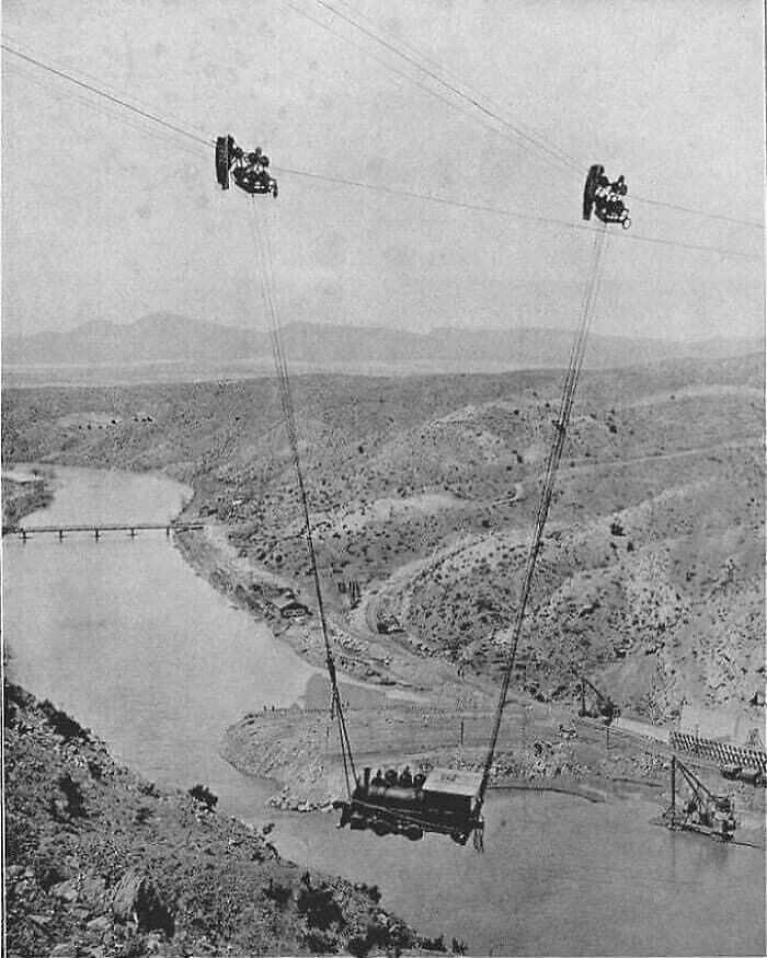 18. Переправа паровоза через реку Рио-Гранде, США, 1915 год