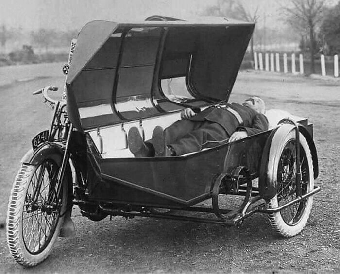 5. Первая машина скорой помощи в Великобритании, 1920 год