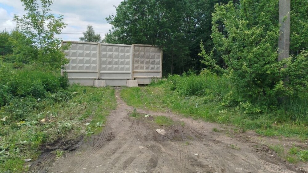 Власти и жители Наро-Фоминска устроили противостояние из-за тропинки