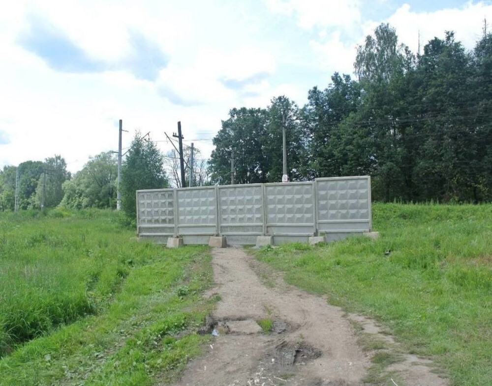 Власти и жители Наро-Фоминска устроили противостояние из-за тропинки