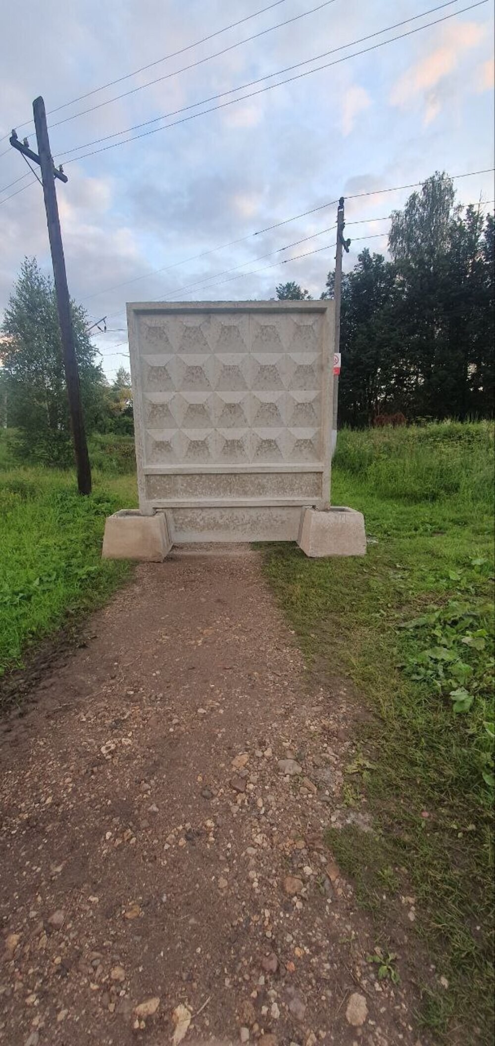 Власти и жители Наро-Фоминска устроили противостояние из-за тропинки