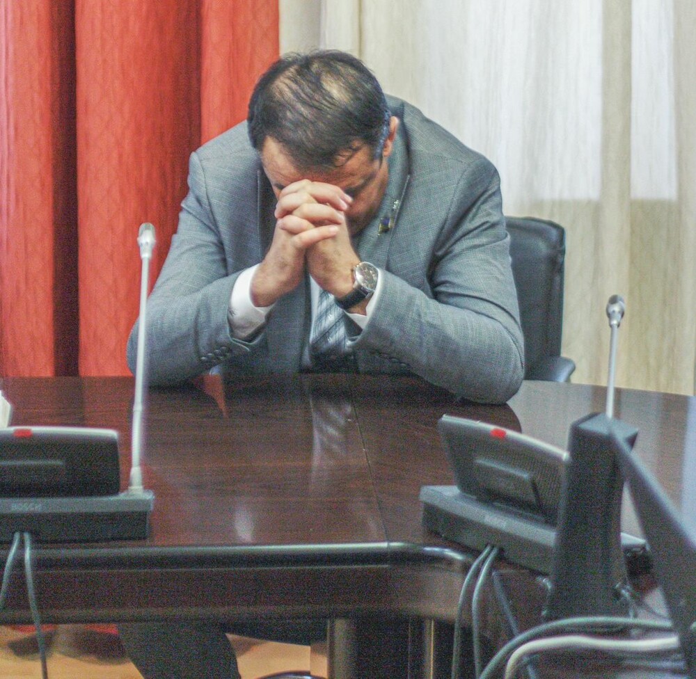 Скандального депутата, назвавшего ХМАО родиной узбеков, лишили зарплаты