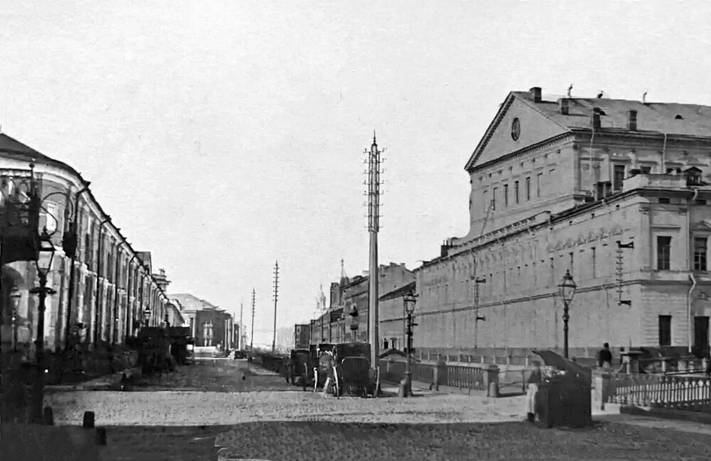 Театральная площадь