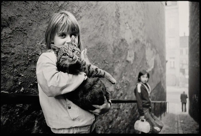 2. На прогулке с кошкой, май 1988 года